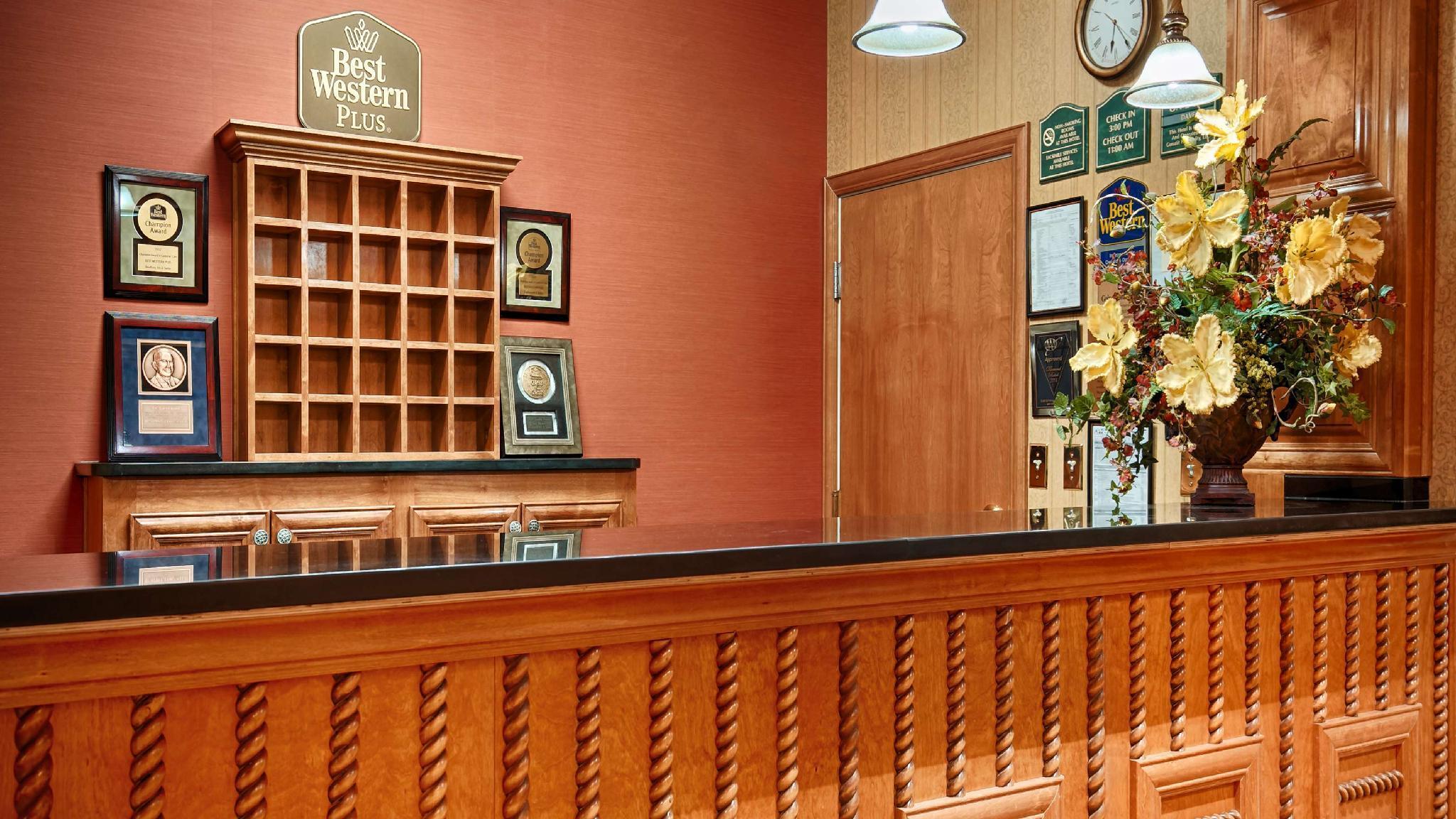 Hotel Western Bradbury And